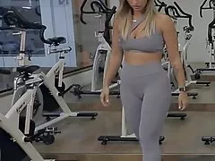 Tomosha katya porno yosh latina o'qituvchi uchun bir blowjob qiladi