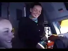 Ziza ru porno mehmon uyning uxlab egasi dan uchramoqda